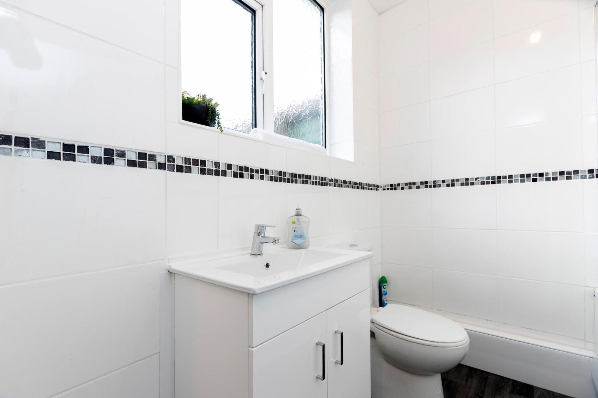 Quiet And Comfy House With 2 Bedrooms And 2 Bathrooms Super Fast Wifi And Crisp Hotel Standard White Linen Hosted By Our Home Short Stays Darlington  Exterior foto